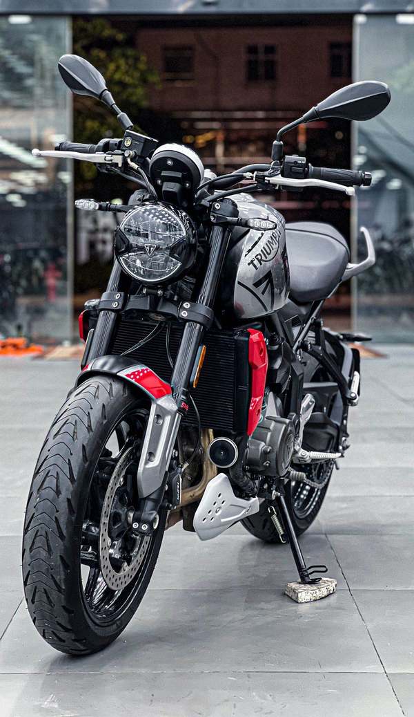 二手凯旋Trident 660