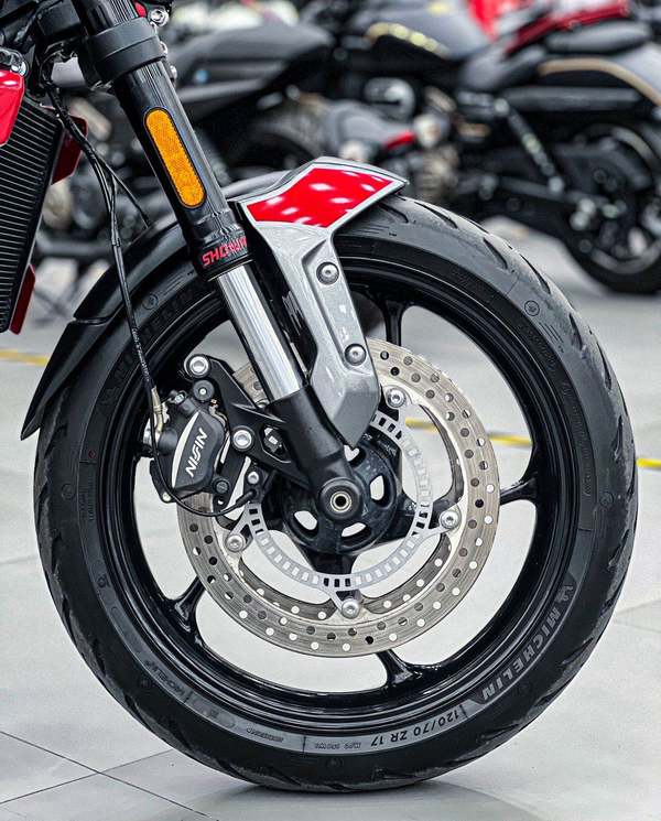 二手凯旋Trident 660