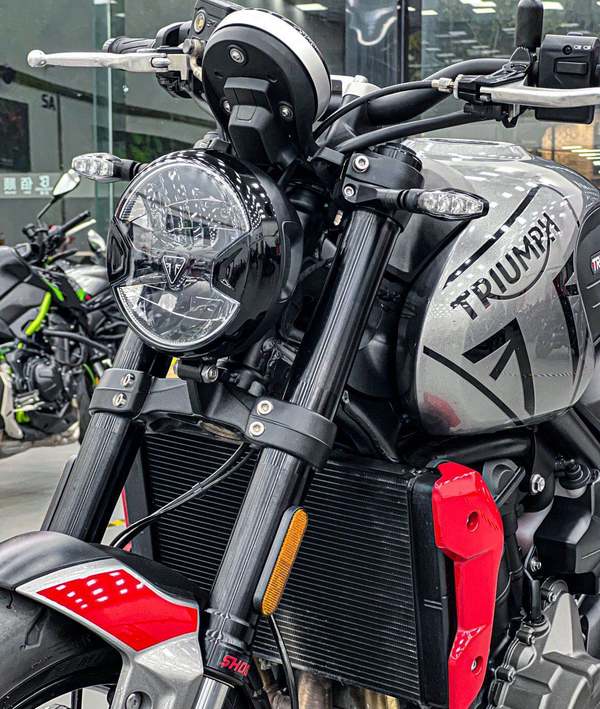 二手凯旋Trident 660