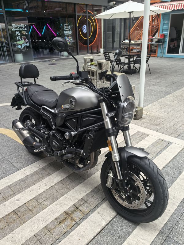 二手贝纳利幼狮 Leoncino 800