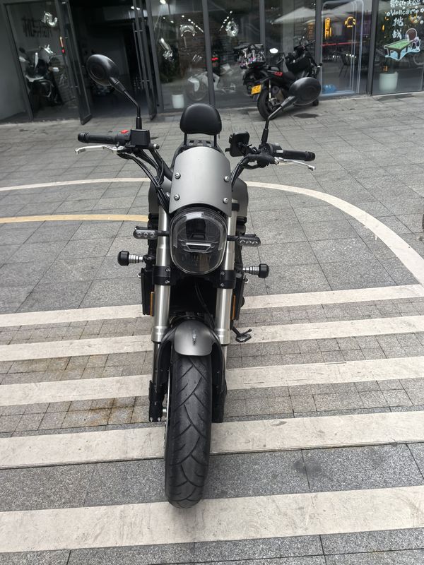 二手贝纳利幼狮 Leoncino 800