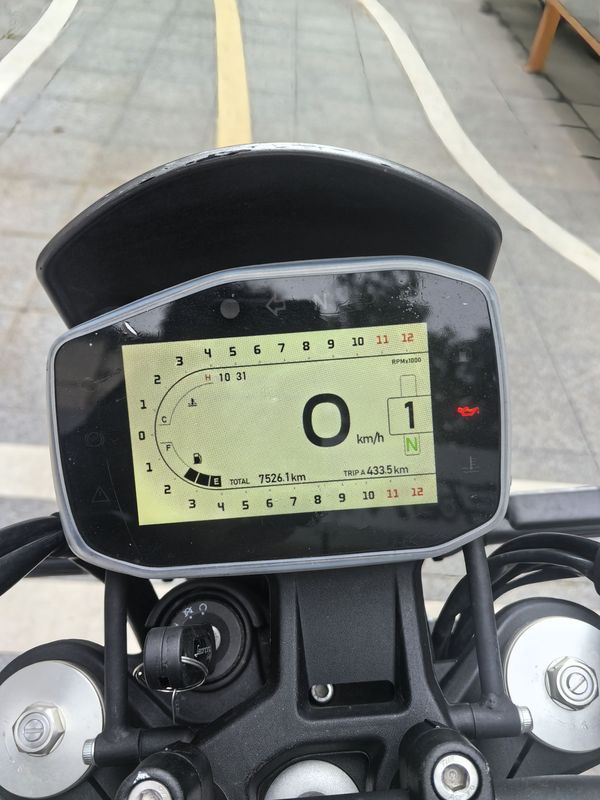 二手贝纳利幼狮 Leoncino 800