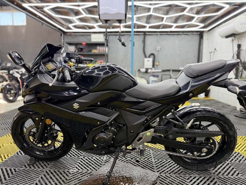 二手豪爵铃木GSX250R