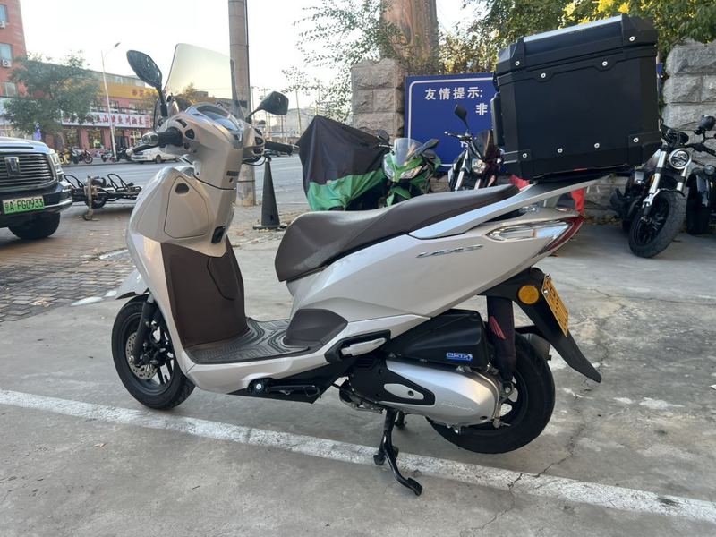 二手五羊本田Lead125