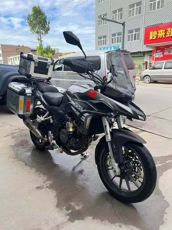 二手贝纳利金鹏 TRK251