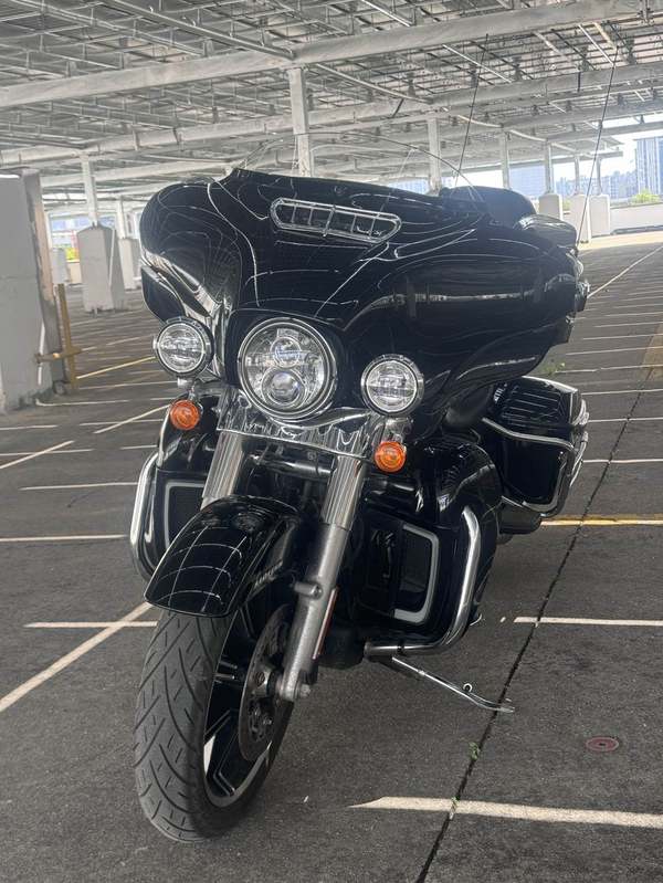 二手哈雷戴维森旗舰滑翔  Limited