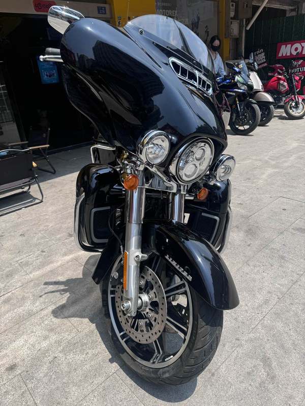 二手哈雷戴维森旗舰滑翔  Limited