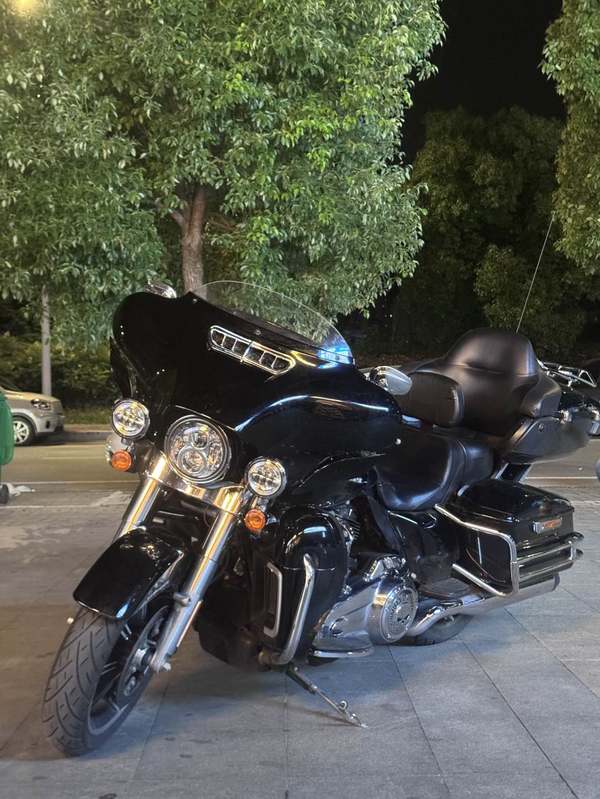 二手哈雷戴维森旗舰滑翔  Limited