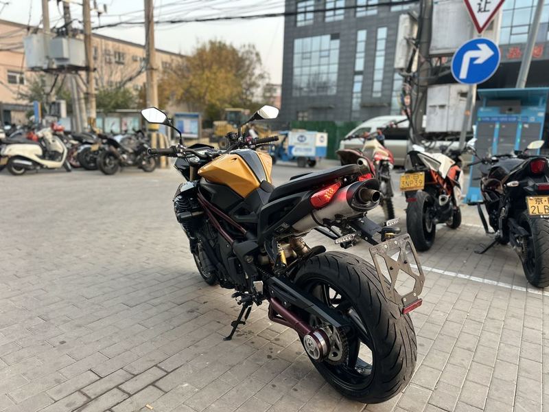 二手贝纳利TNT899