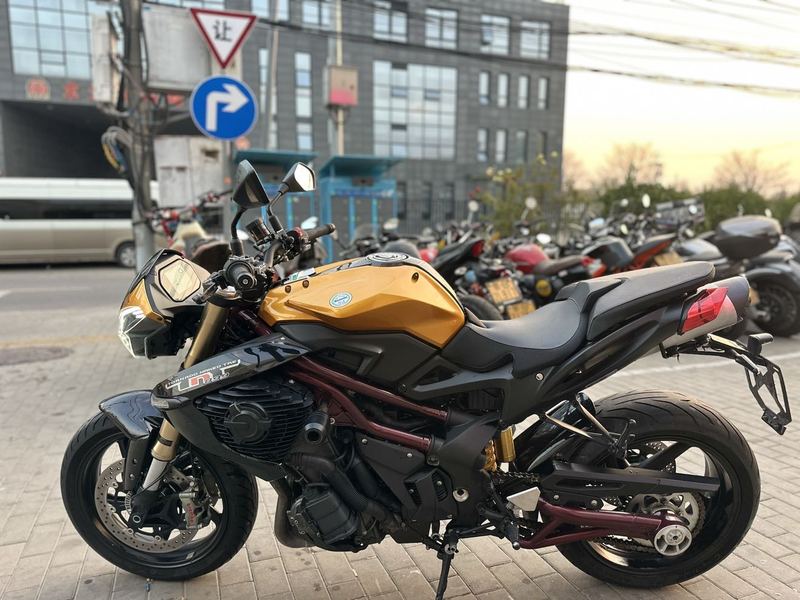 二手贝纳利TNT899