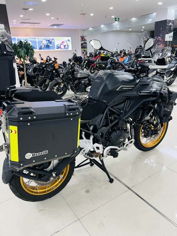 二手贝纳利TRK552