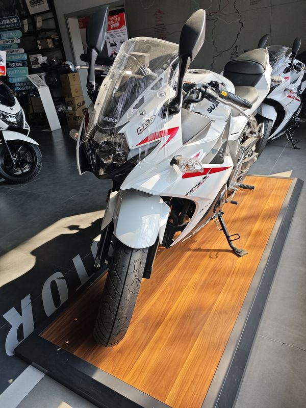 二手豪爵铃木GSX250R