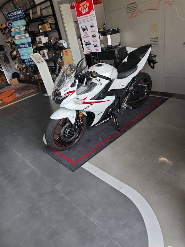 二手豪爵铃木GSX250R