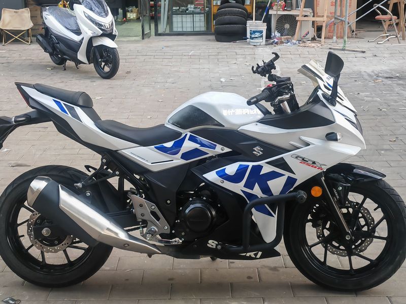 二手豪爵铃木GSX250R