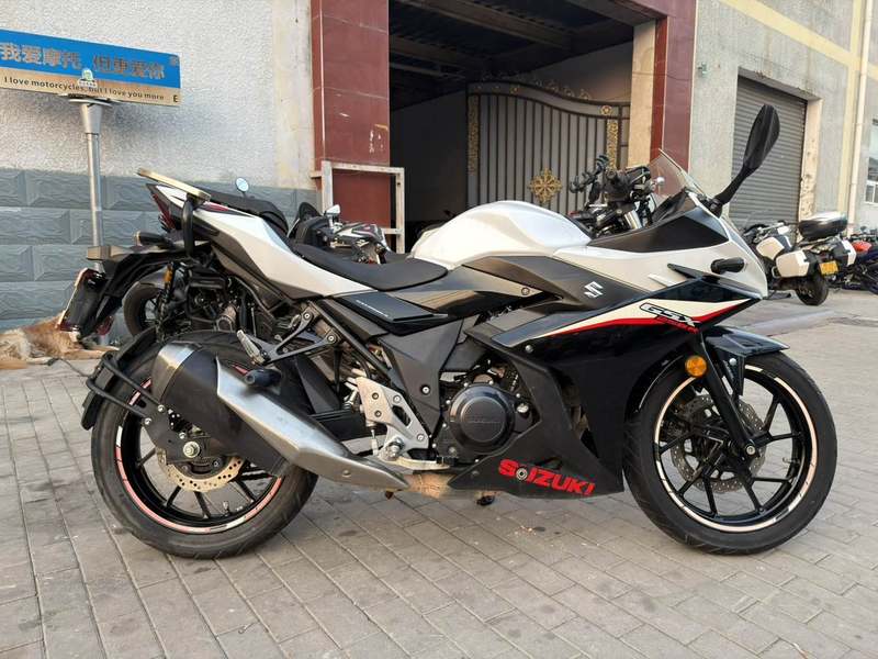 二手豪爵铃木GSX250R
