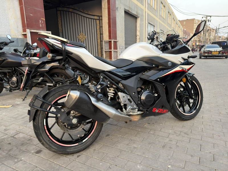 二手豪爵铃木GSX250R