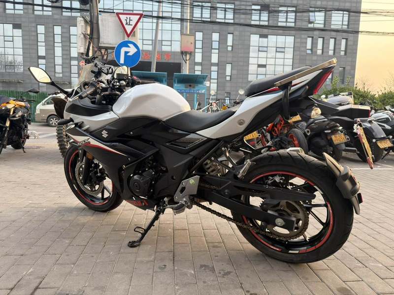 二手豪爵铃木GSX250R