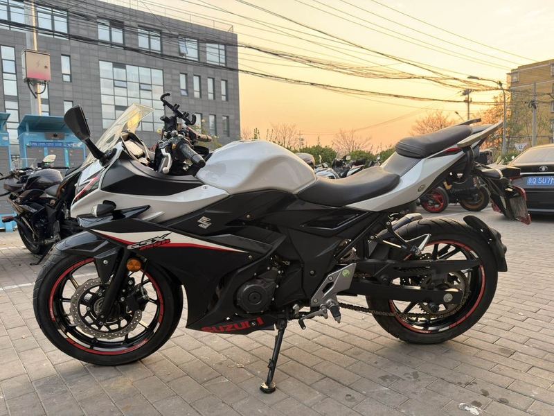 二手豪爵铃木GSX250R