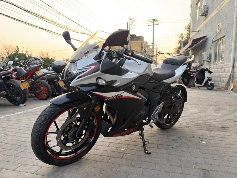 二手豪爵铃木GSX250R