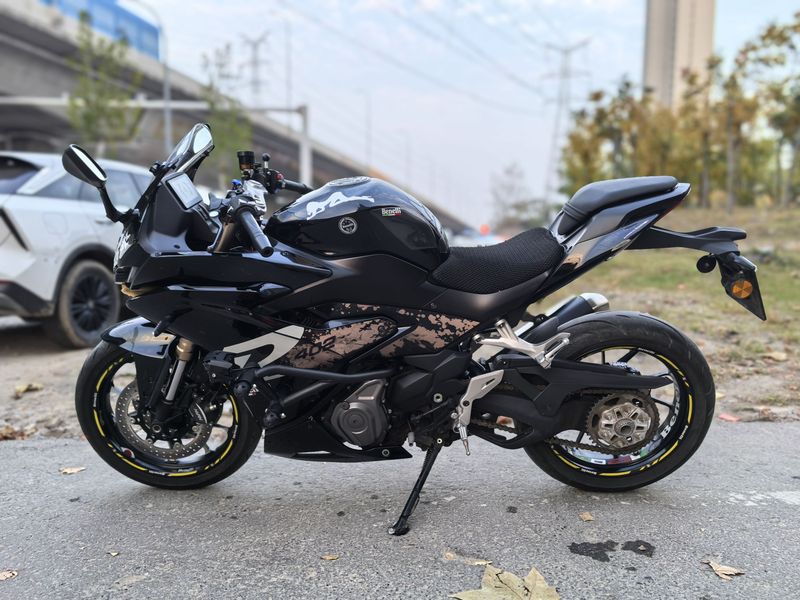 二手贝纳利龙卷风 Tornado 402R