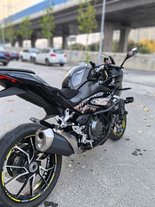 二手贝纳利龙卷风 Tornado 402R