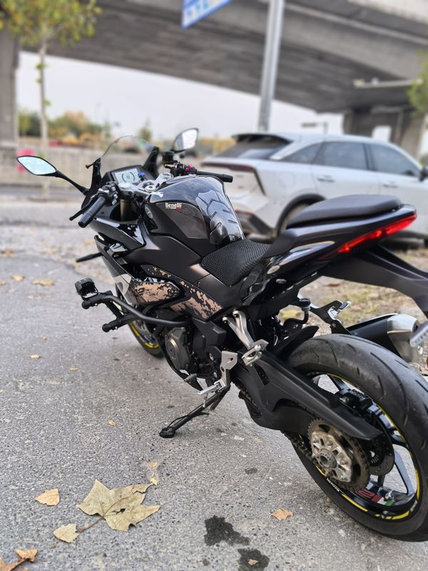 二手贝纳利龙卷风 Tornado 402R