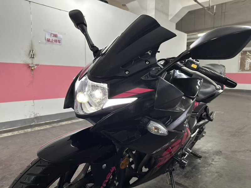 二手豪爵铃木GSX250R