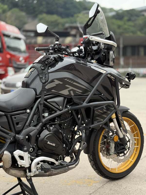 二手贝纳利TRK702