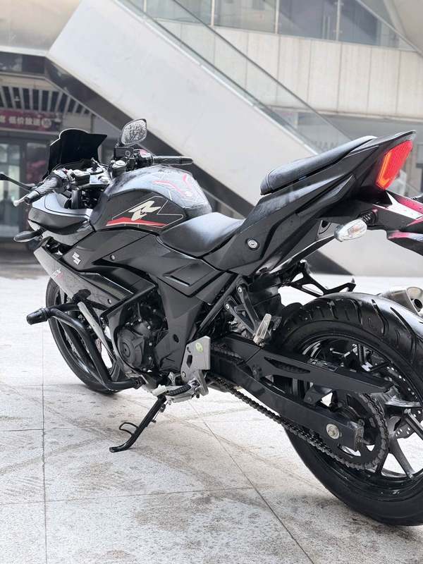 二手豪爵铃木GSX250R