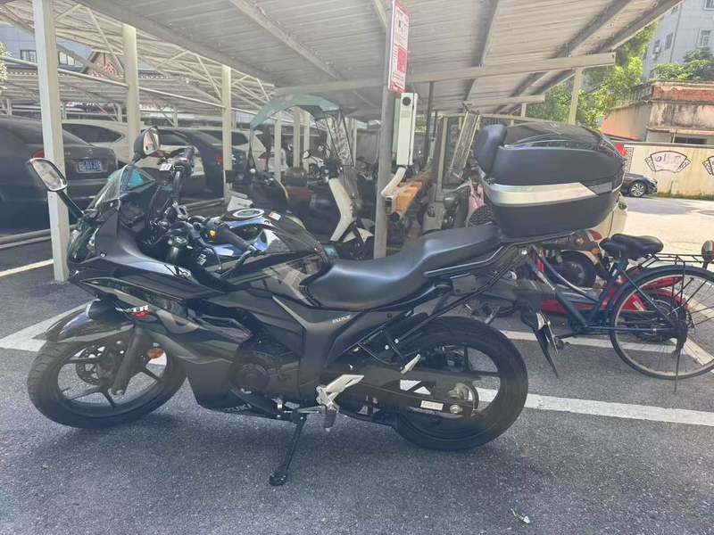 二手济南铃木极客飒 Gixxer 155