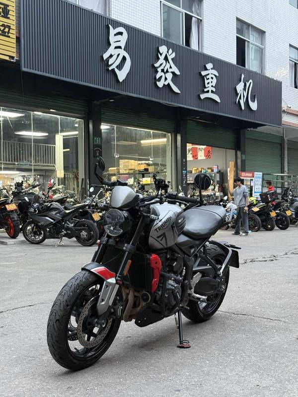 二手凯旋Trident 660