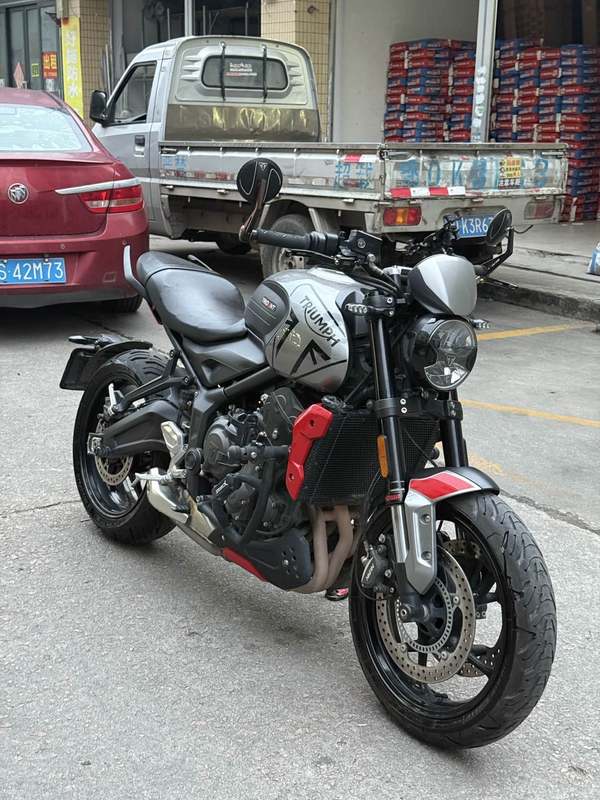 二手凯旋Trident 660