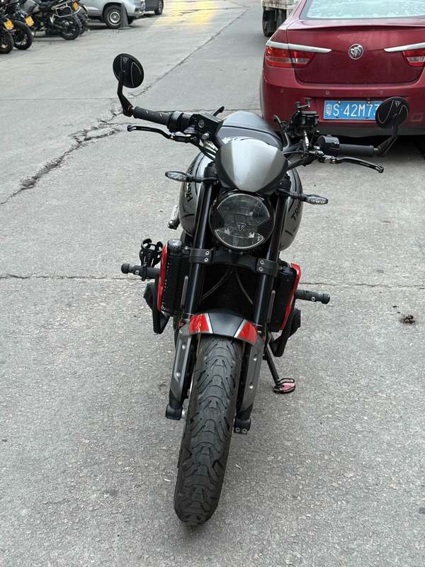 二手凯旋Trident 660