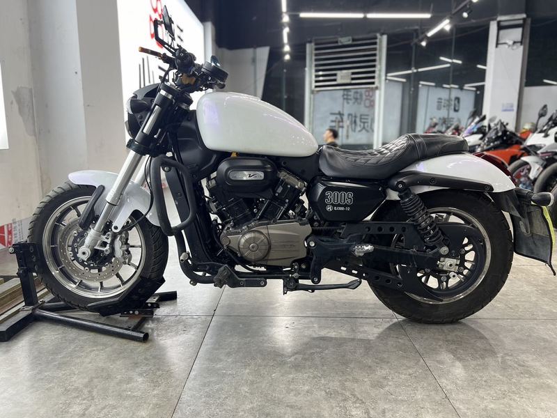 二手QJMOTOR闪300