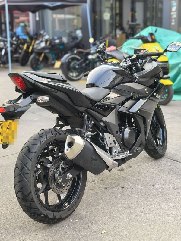 二手豪爵铃木GSX250R