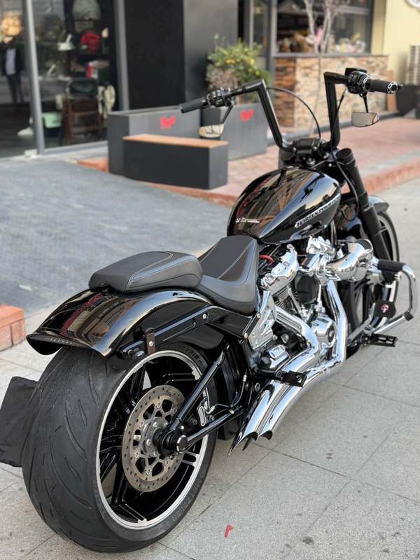 二手哈雷戴维森突破者 Breakout