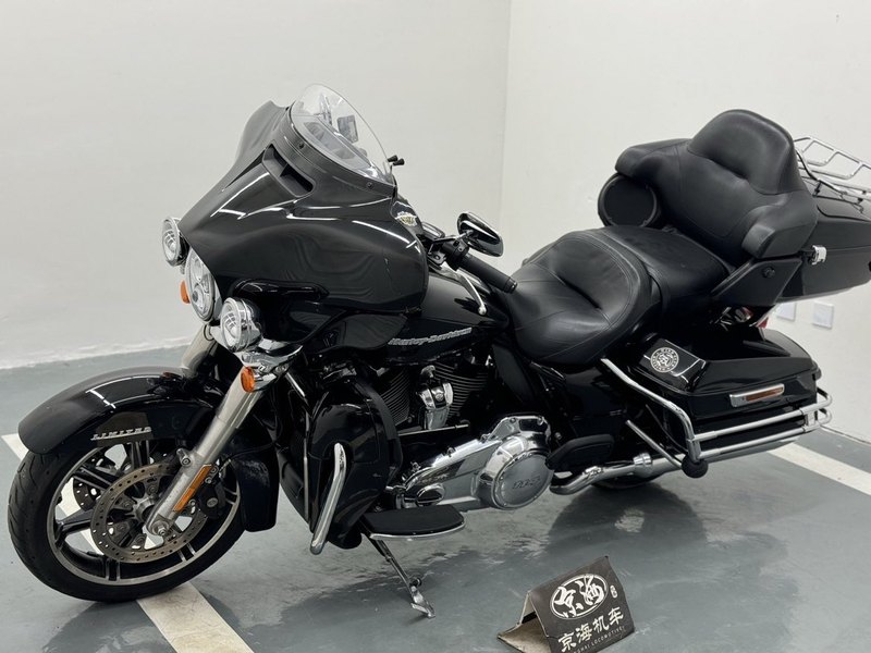 二手哈雷戴维森旗舰滑翔  Limited