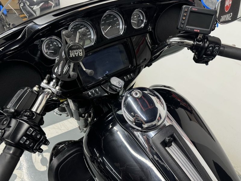 二手哈雷戴维森旗舰滑翔  Limited