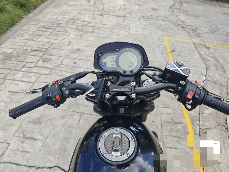 二手贝纳利幼狮 Leoncino 500