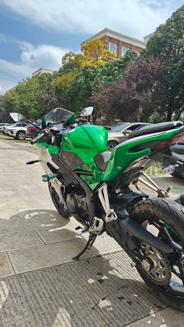 二手贝纳利龙卷风 Tornado 252R