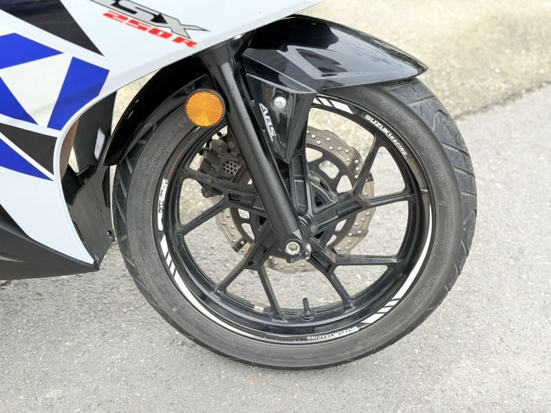 二手豪爵铃木GSX250R