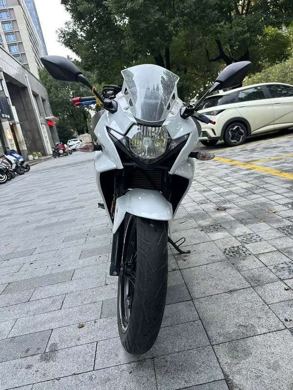 二手豪爵铃木GSX250R