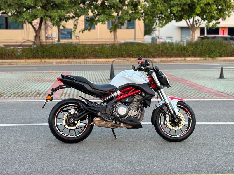 二手贝纳利蓝宝龙BJ300GS