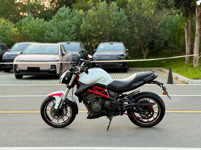 二手贝纳利蓝宝龙BJ300GS