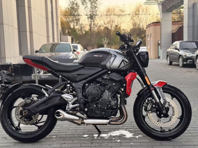 二手凯旋Trident 660