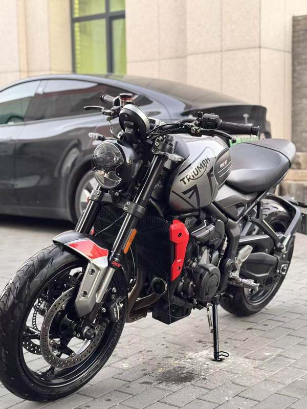 二手凯旋Trident 660