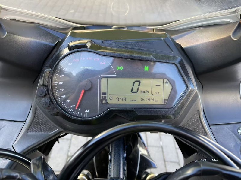 二手贝纳利龙卷风 Tornado 302R