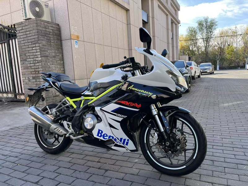 二手贝纳利龙卷风 Tornado 302R