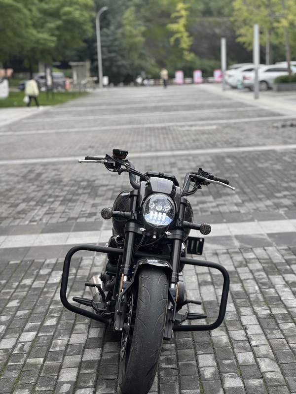 二手香帅金刚狼800S