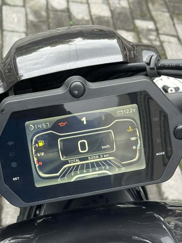 二手香帅金刚狼800S